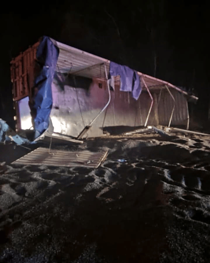 Vuelco de un acoplado con cereal en ruta provincial 27