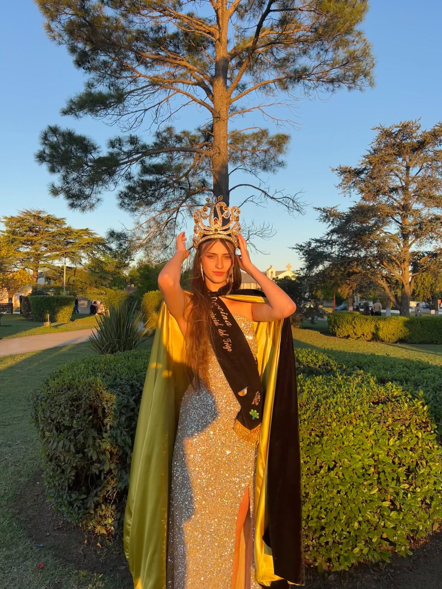 ANA GERBAUDO, EMBAJADORA DE LA FIESTA PROVINCIAL DEL TRIGO, PRESENTE EN LA FIESTA DEL CAMINO RURAL