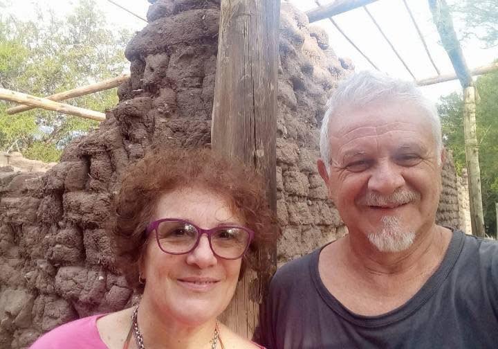 RECICLARÁN UNA CASA DE ADOBE DE MÁS DE 150 AÑOS PARA VIVIR EN LAS SIERRAS, ELLA ES DE VILLA HUIDOBRO