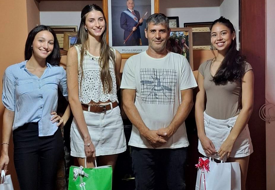 El intendente Ariel Vidoret, recibió en la Municipalidad, a las nuevas soberanas de nuestra localidad.