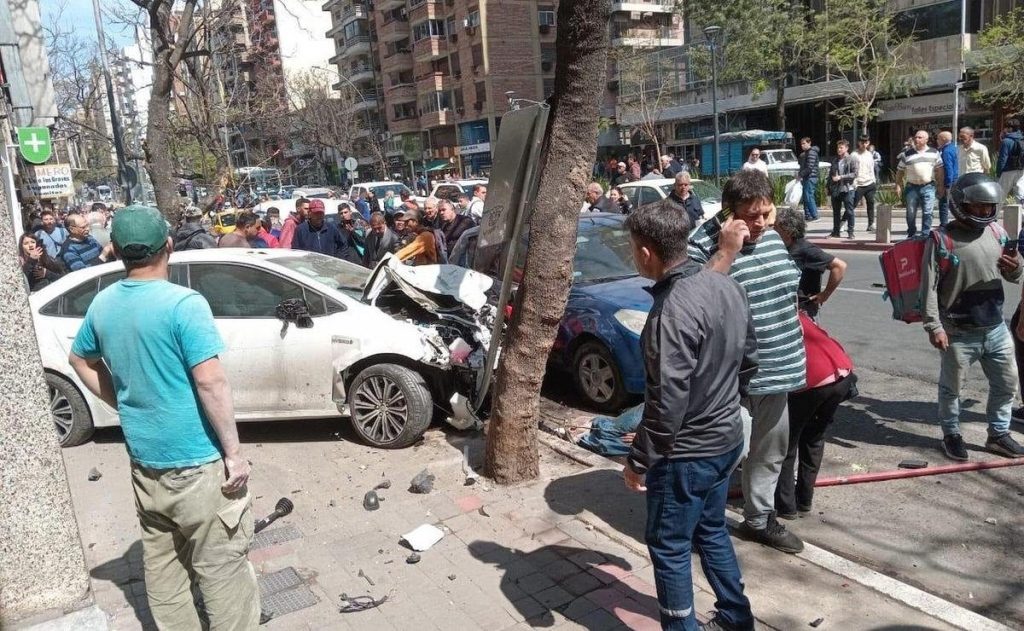 Córdoba elige gobernador: Un automovilista embistió a peatones en pleno centro y dejó 15 heridos: hay un niño y una mujer en grave estado