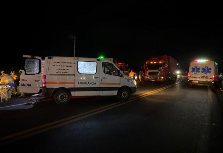 Una joven falleció tras colisionar con un camión en Holmberg