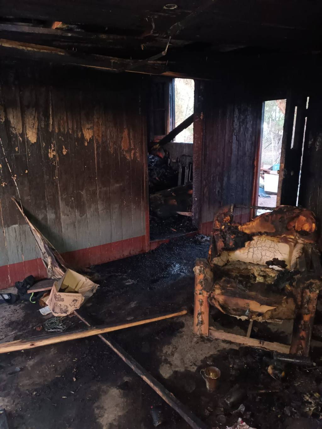 Mackenna: se le incendió la casa y vive en una carpa con sus cuatro hijos