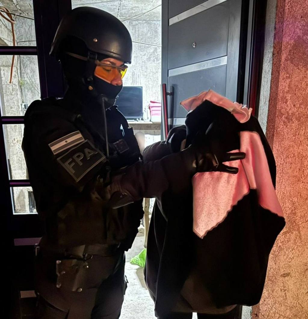 CÓRDOBA: PAREJA NARCO DETENIDA CON MÁS DE 1000 DOSIS DE ESTUPEFACIENTES