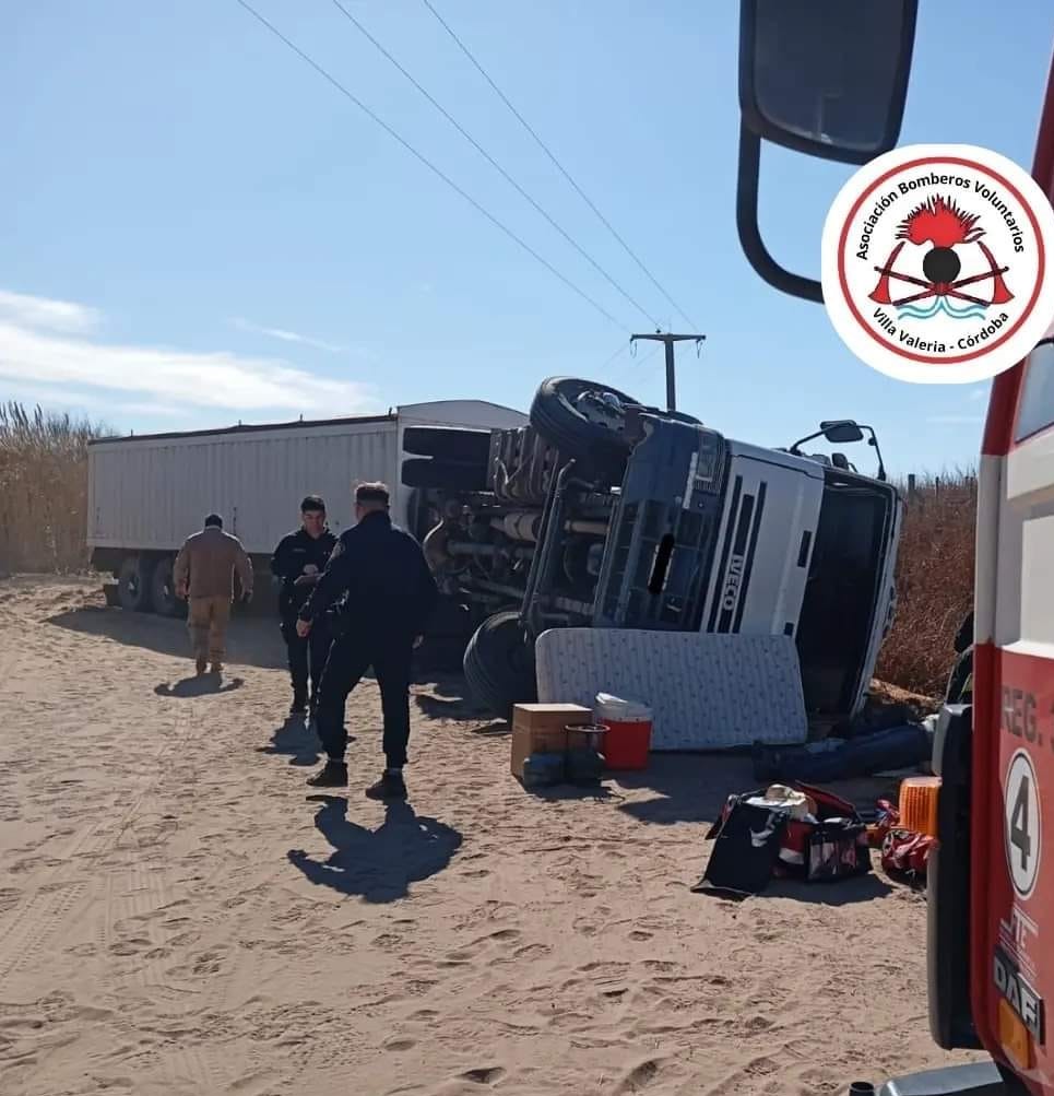 Villa Valeria: Volcó un camión, sucedió en el mediodía de este miércoles