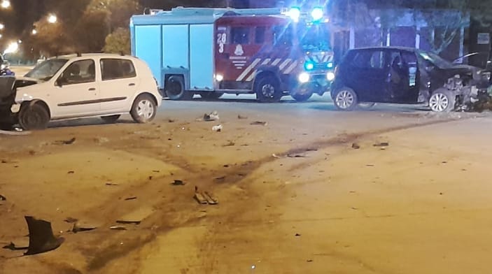 Huinca Renancó: chocó auto estacionado