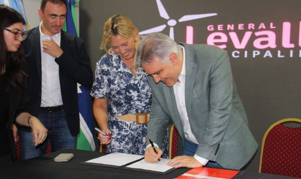 Llaryora anunció obras por $ 520 millones para localidades del departamento Presidente Roque Sáenz Peña