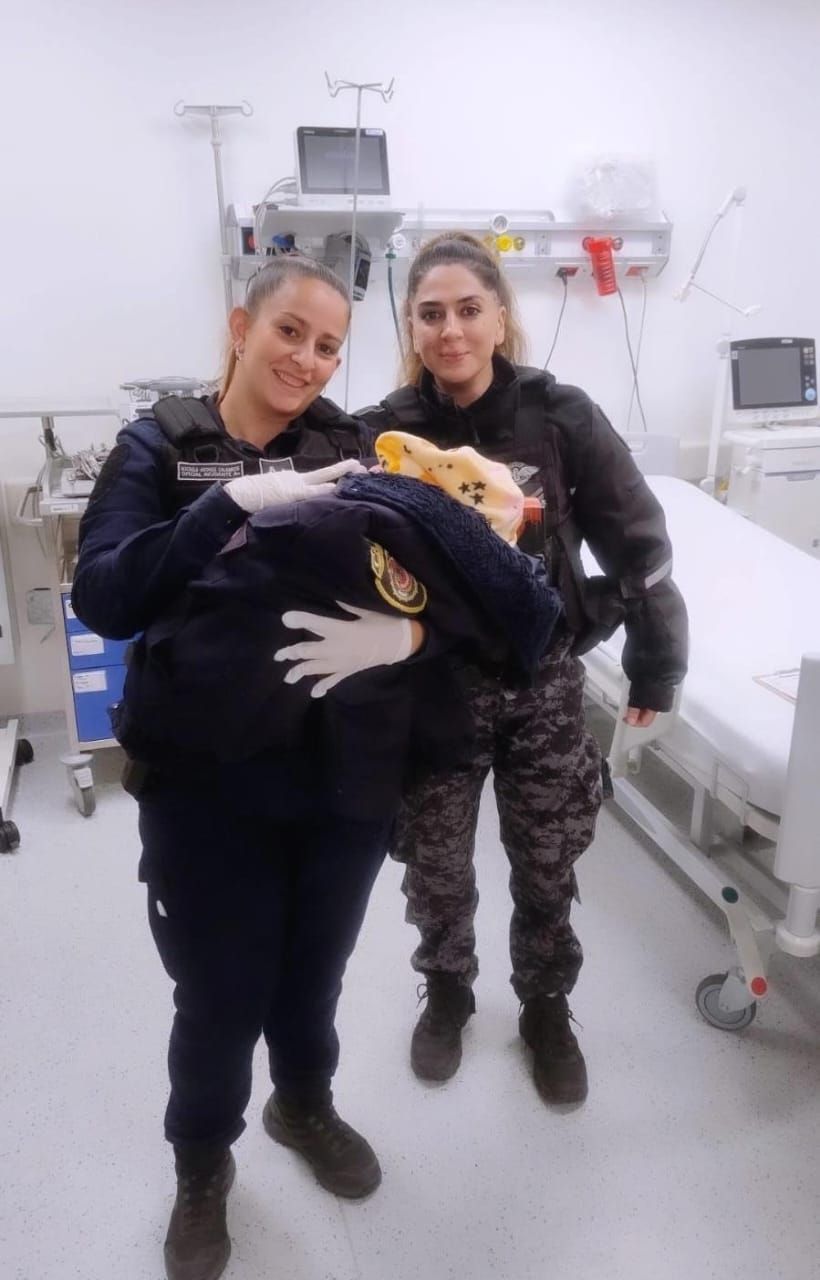 Personal policial asistió a una mujer que dio a luz Córdoba capital