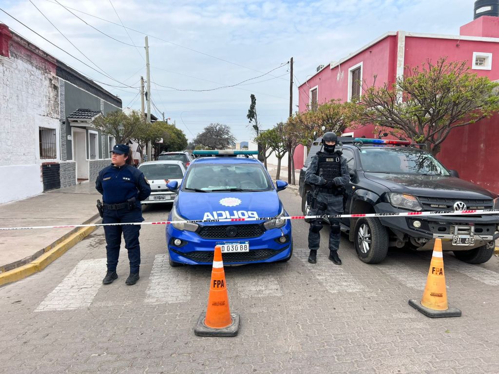DEÁN FUNES: VENDÍA EN UN HOSPEDAJE, REALIZABA DELIVERY DE DROGAS Y QUEDÓ DETENIDA POR LA FPA