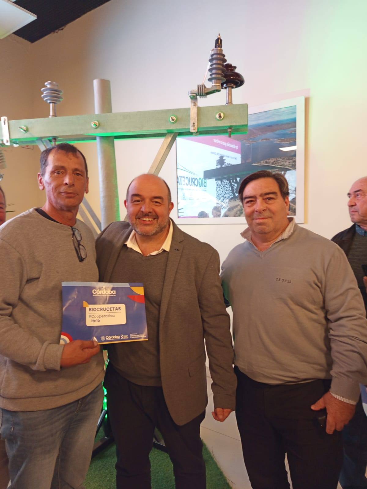 LA COOPERATIVA DE ITALO SUMA MODERNOS MATERIALES