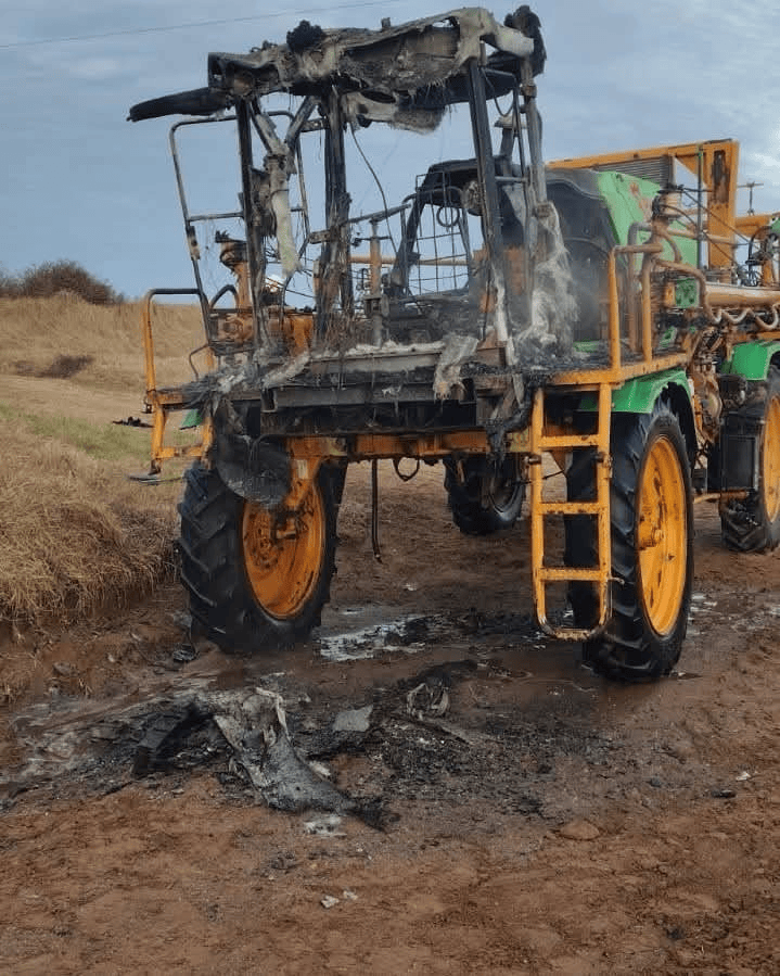 SE INCENDIÓ UNA MÁQUINA PULVERIZADORA EN JOVITA