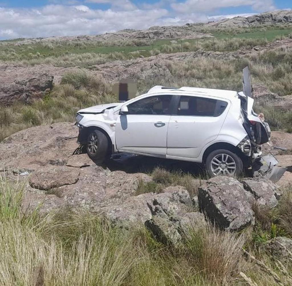Un muerto al despistar un auto y dar varios tumbos en las Altas Cumbres