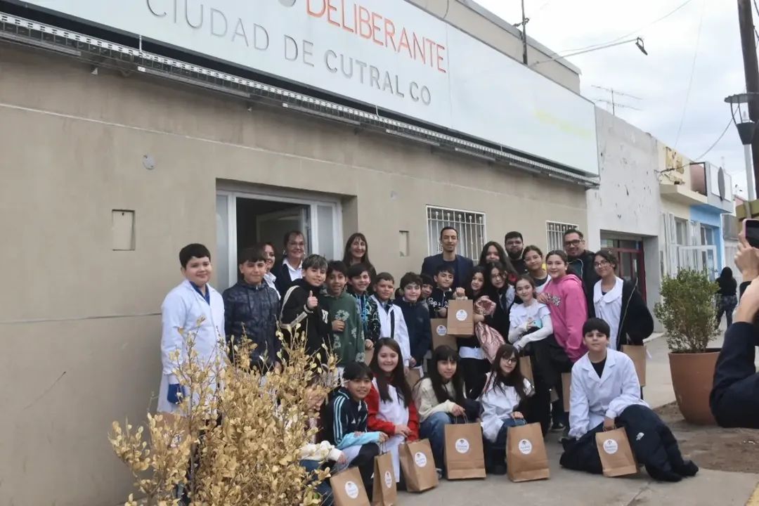 LA ESCUELA 172 VISITÓ EL CONCEJO DELIBERANTE DE CUTRAL CO