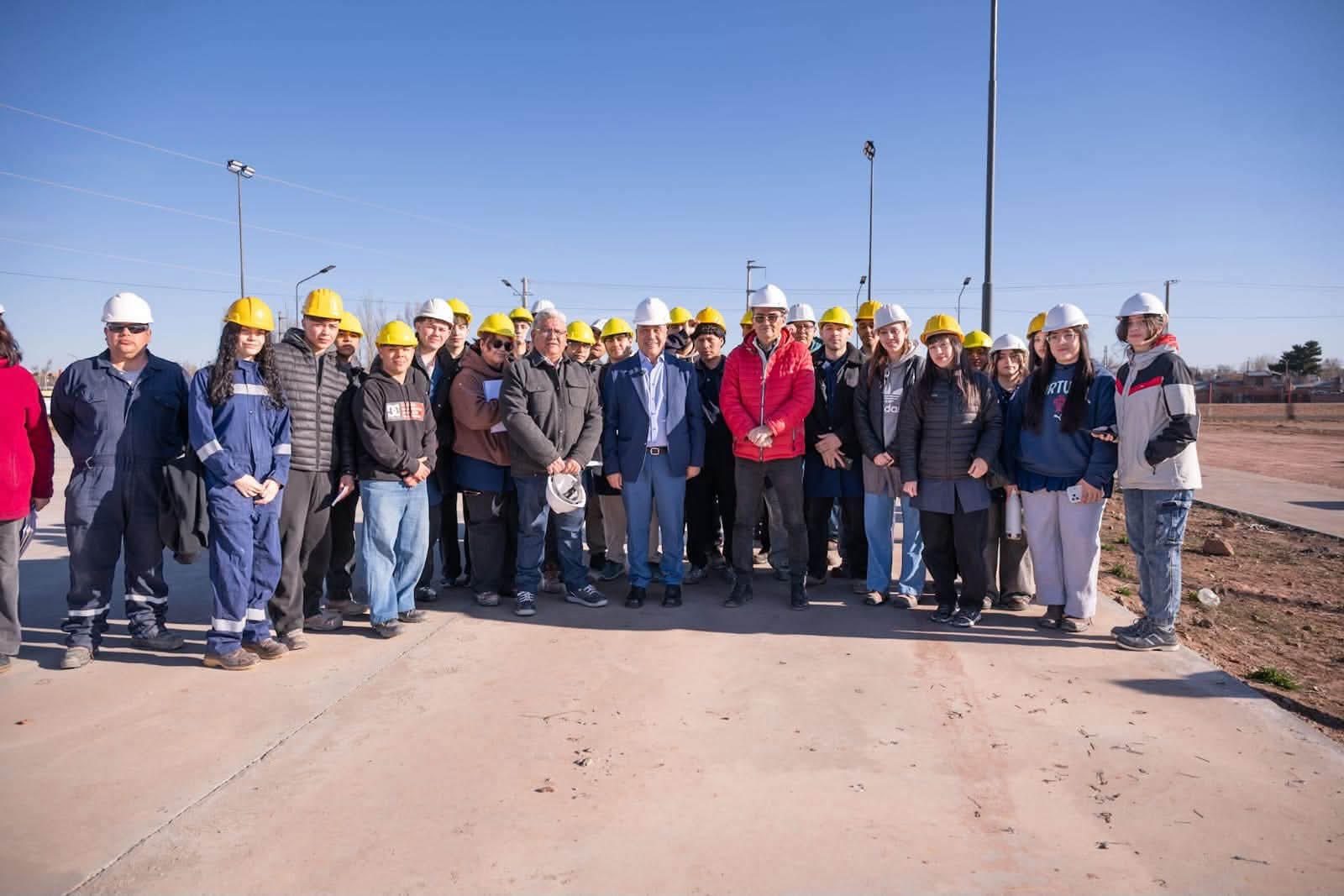 ESTUDIANTES DE LA EPET N° 1 REALIZARON UNA VISITA DE OBRA AL PREDIO POLIDEPORTIVO “BAMBI FLORES”
