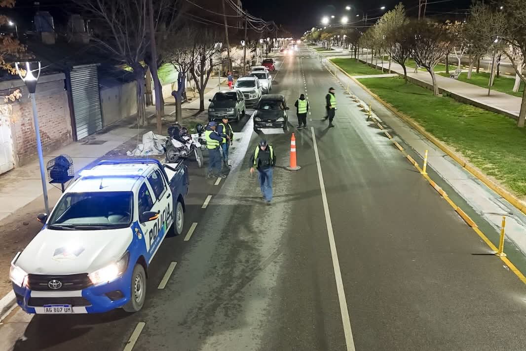 OPERATIVO DE CONTROL VEHICULAR EN DISTINTOS PUNTOS DE LA CIUDAD
