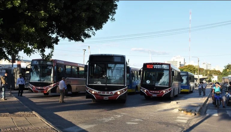RIGE UN PARO DE COLECTIVOS EN CORRIENTES