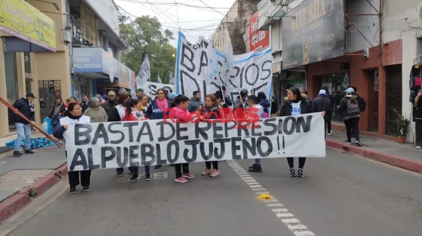 ORGANIZARON UNA MARCHA EN REPUDIO A LA REPRESIÓN EN JUJUY