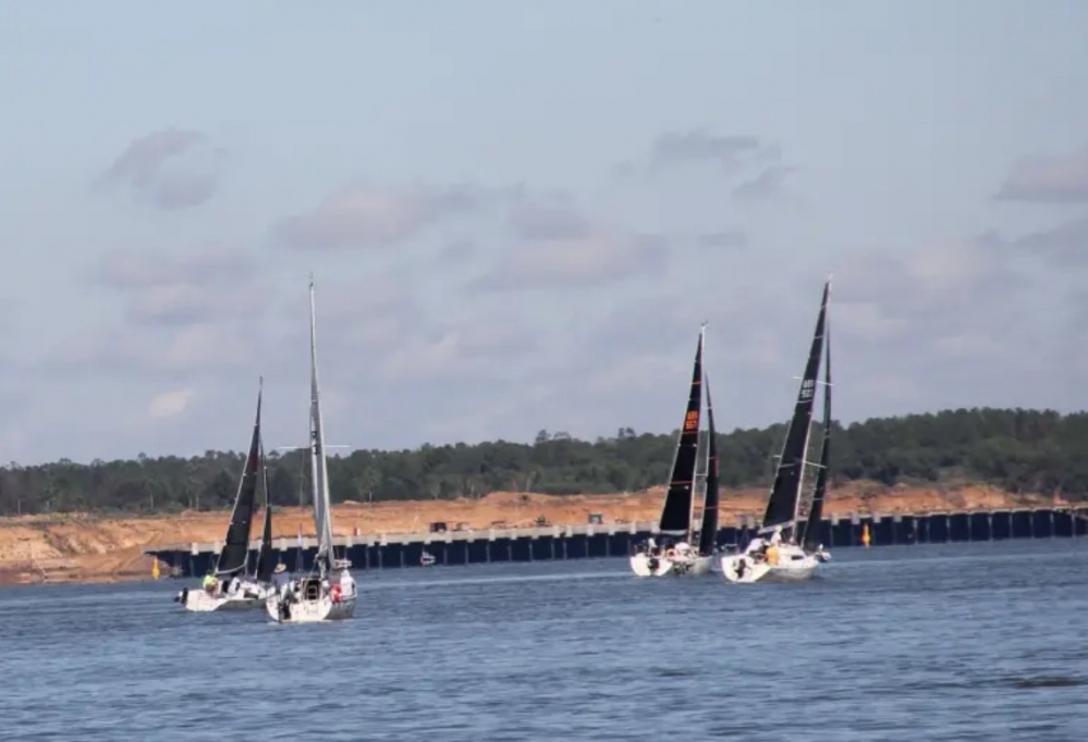 PASÓ POR ITATÍ LA REGATA POSADAS-CORRIENTES