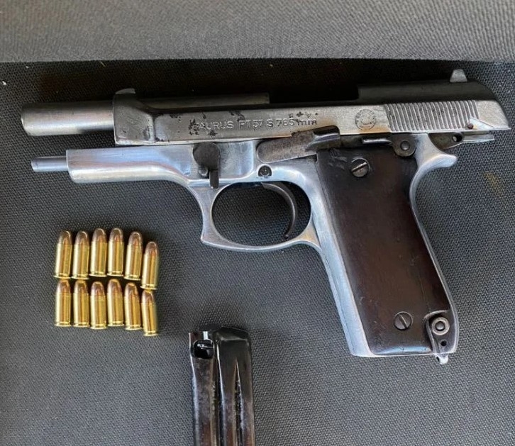 DETIENEN A UN HOMBRE POR TRÁFICO DE DINERO