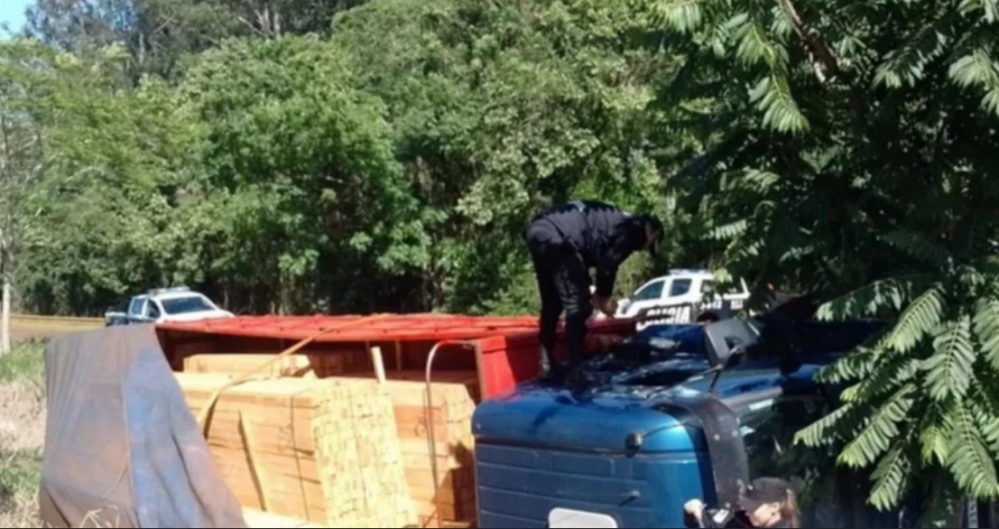 VOLCÓ CON UN CAMIÓN ROBADO