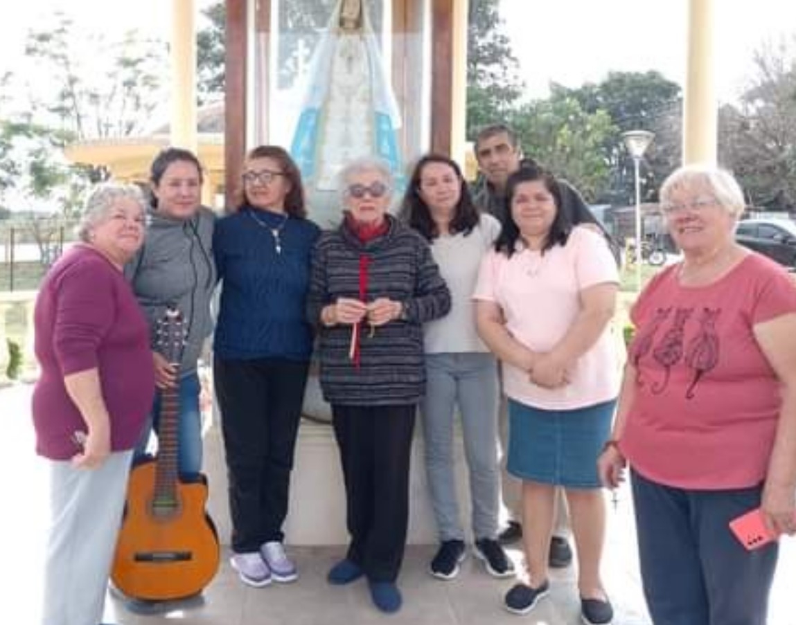 IMÁGENES DE LA VIRGEN LUCEN NUEVO VESTUARIO