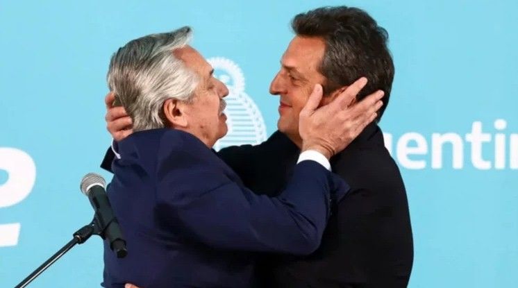 ASUMIÓ MASSA