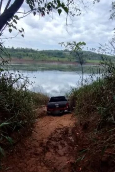 EVITAN QUE CAMIONETA ROBADA SEA LLEVADA A PARAGUAY