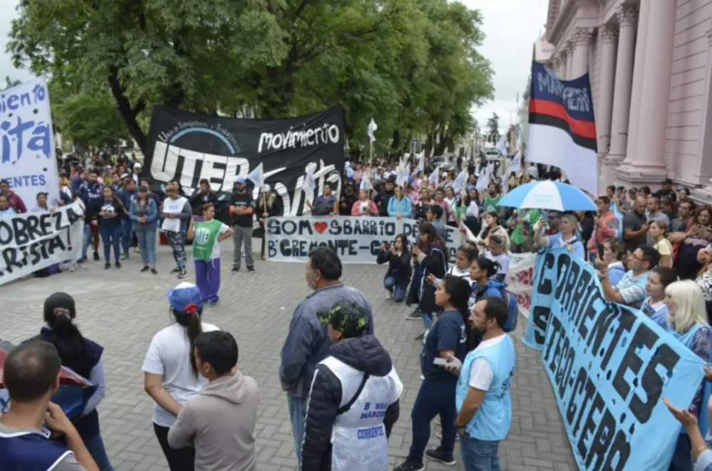 SE CUMPLIÓ EL PARO DOCENTE CON MOVILIZACIÓN