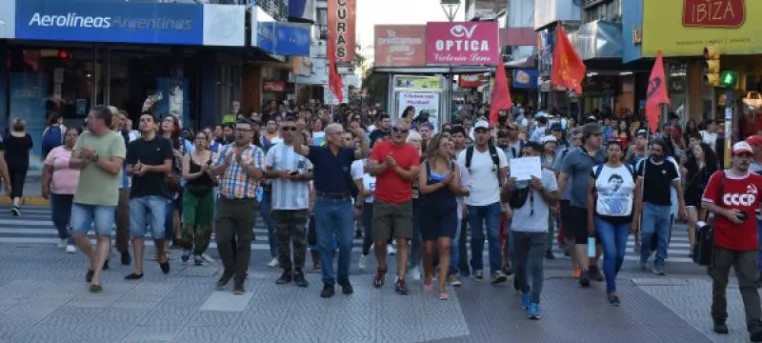 EN CORRIENTES MARCHARON EN RECHAZO AL DNU DE MILEI