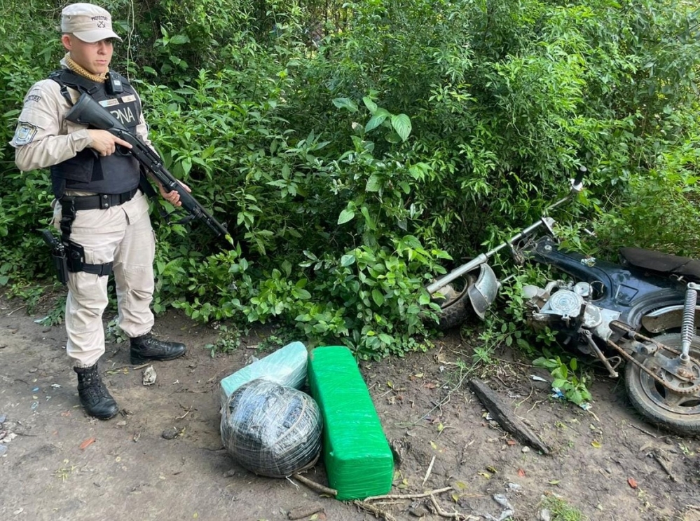 HALLAN 20 KILOS DE MARIHUANA EN UN BALDÍO DE ITATÍ