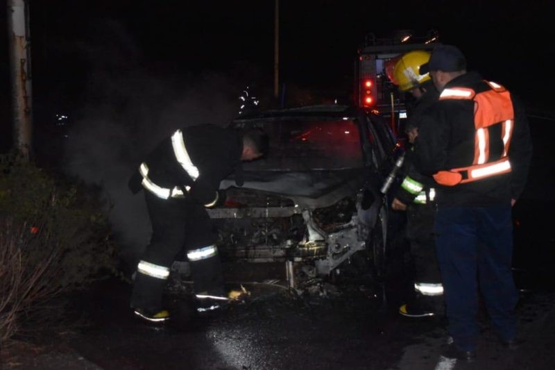 SE INCENDIÓ UN AUTOMÓVIL QUE CIRCULABA POR LA RN14 CERCA DE MONTE CASEROS