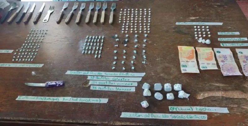 HALLAN DROGA, CUCHILLOS Y OTROS ELEMENTOS EN PODER DE LOS RECLUSOS DE LA CÁRCEL DE SAN CAYETANO
