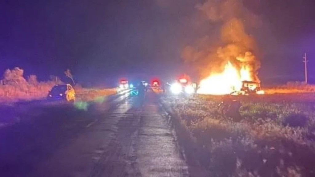 TRAS UN CHOQUE SE INCENDIÓ UN CAMIÓN SOBRE LA RUTA NACIONAL N°12