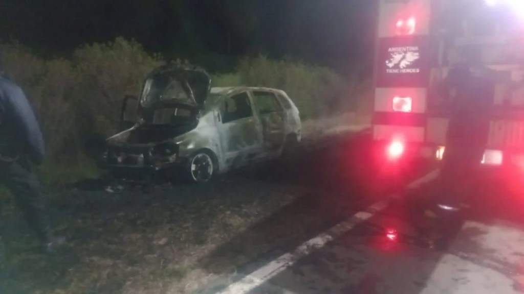 UN AUTOMÓVIL SE INCENDIÓ CERCA DE CURUZÚ CUATIÁ