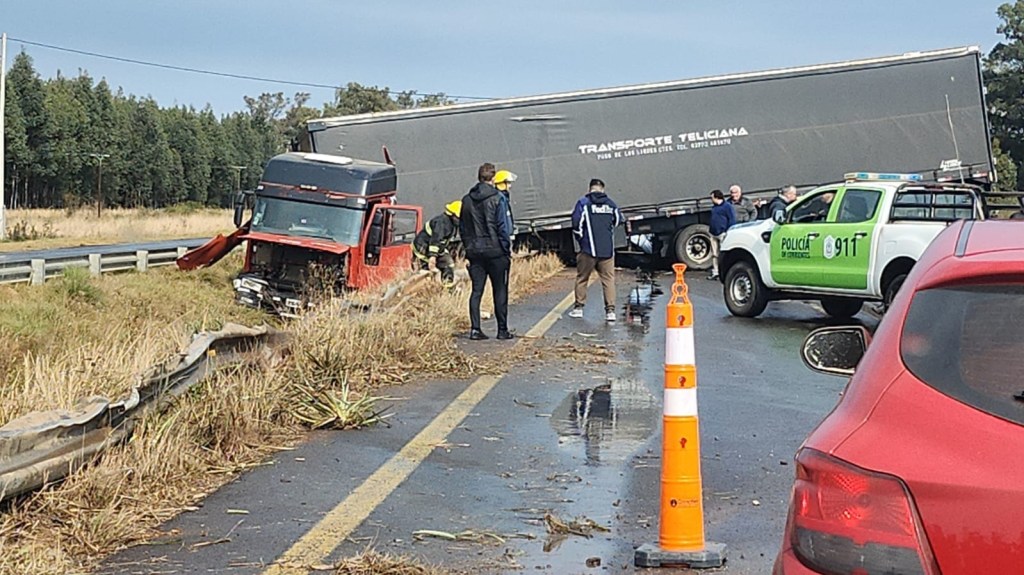 CAMIÓN DE GRAN PORTE DESPISTÓ SOBRE LA RN14