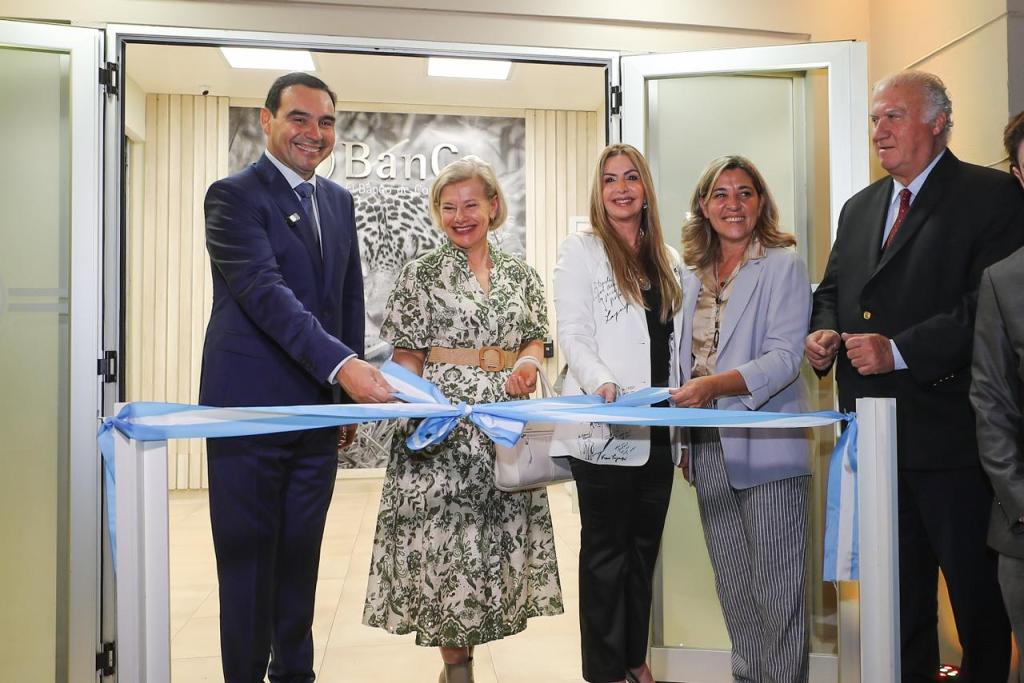 TERCERA SUCURSAL DEL BANCO EN MISIONES Valdés inauguró la sucursal del Banco de Corrientes en Puerto Iguazú