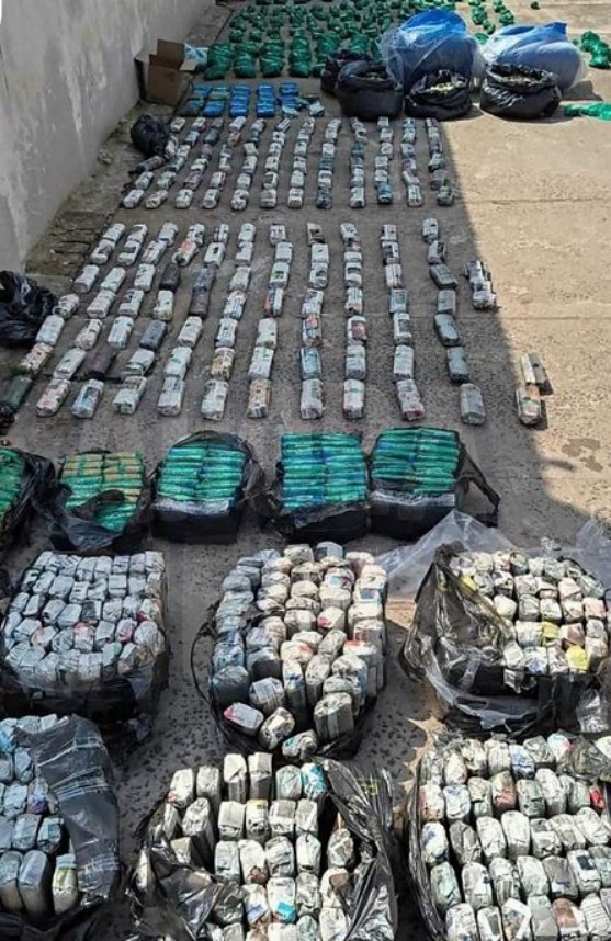 INCAUTAN ARMAS, HOJAS DE COCA Y CIGARRILLOS EN BELLA VISTA
