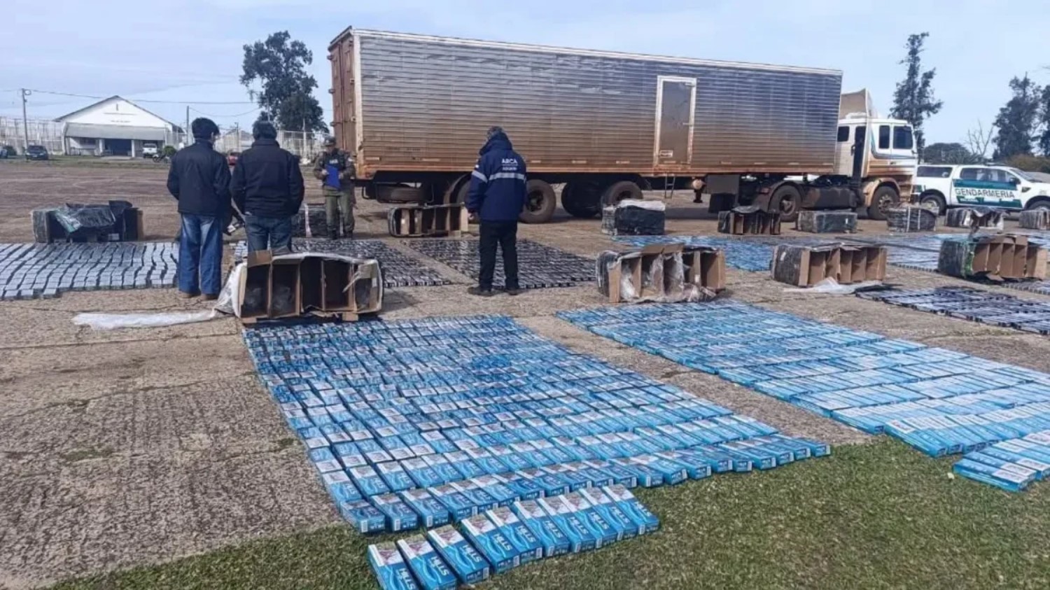 DESCUBREN CONTRABANDO DE CIGARRILLOS Y PESCADOS