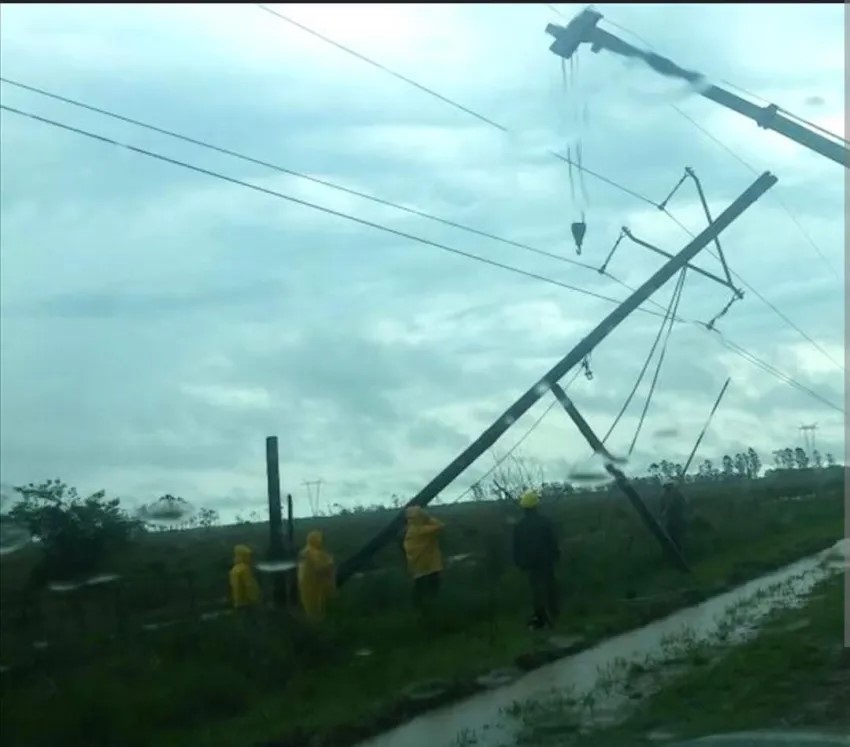 TEMPORAL DE AGUA Y VIENTO AZOTÓ A SANTO TOMÉ