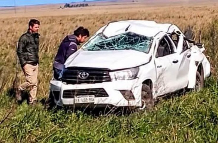 DESPISTE Y VUELCO DE UNA CAMIONETA EN LA RUTA 123