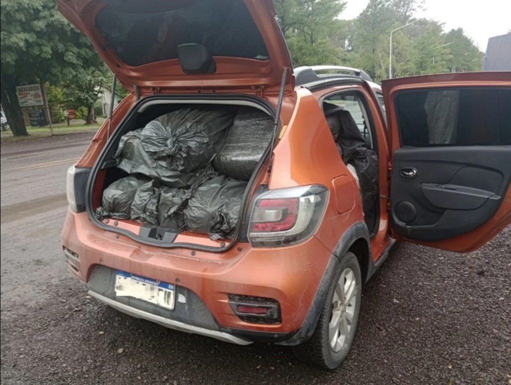 INTERCEPTAN UN VEHÍCULO CON MARIHUANA TRAS CRUZAR EL PUENTE GRAL. BELGRANO
