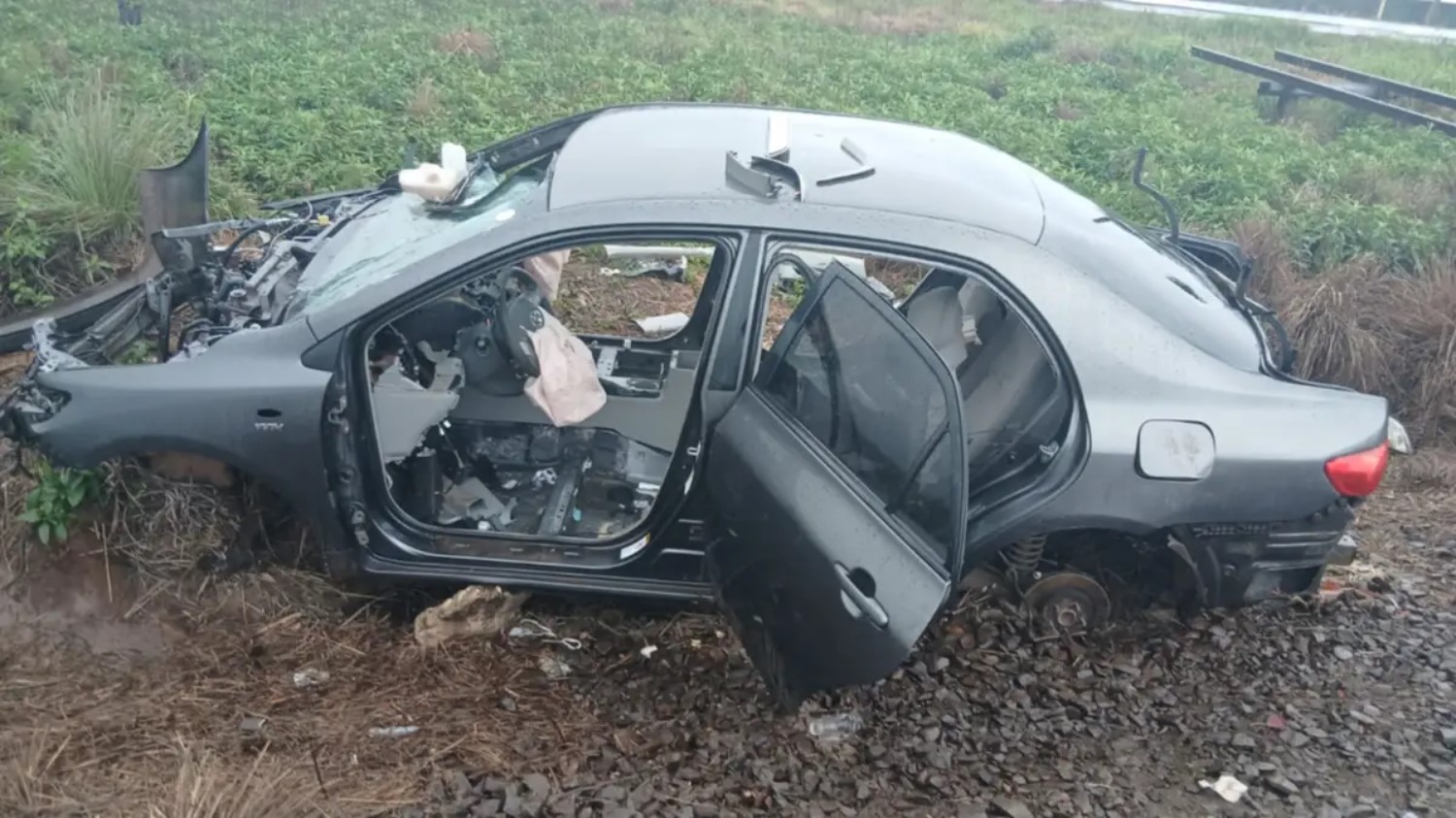 TRES DETENIDOS POR DESGUAZAR UN AUTO SINIESTRADO