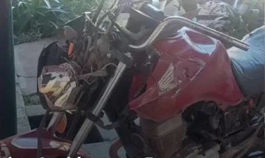 MOTOCICLISTA MUERE AL IMPACTAR CONTRA UNA CAMIONETA