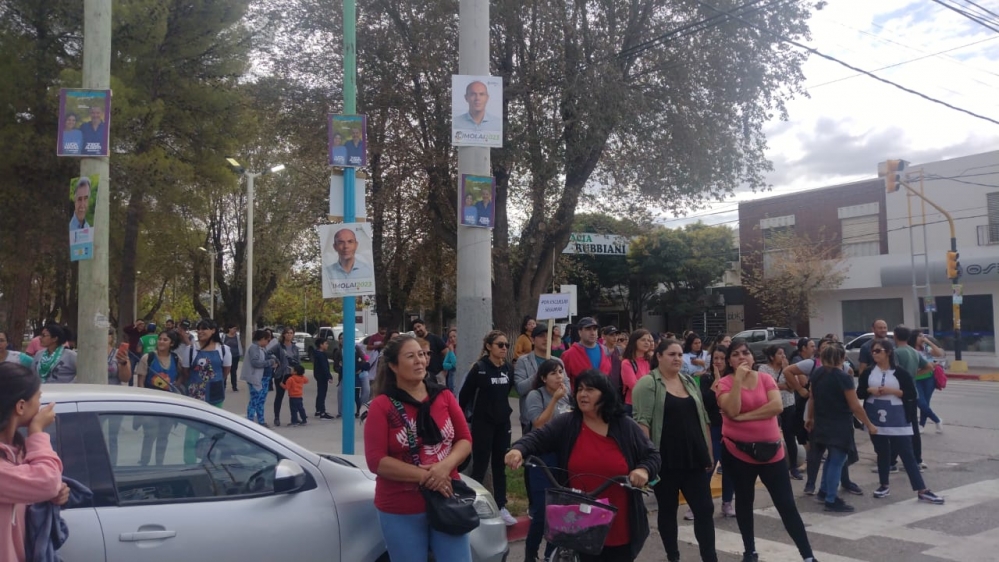 MAS SEGURIDAD, LA COMUNIDAD SE MOVILIZO EN APOYO A LA EPET 22
