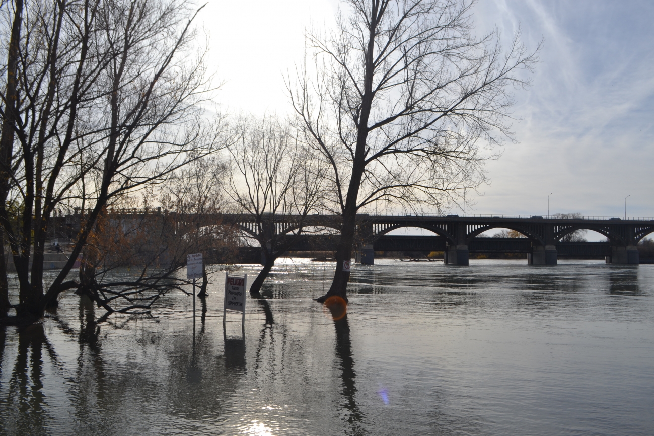 EL CAUDAL DEL RIO NEUQUEN, VUELVE AUMENTAR.