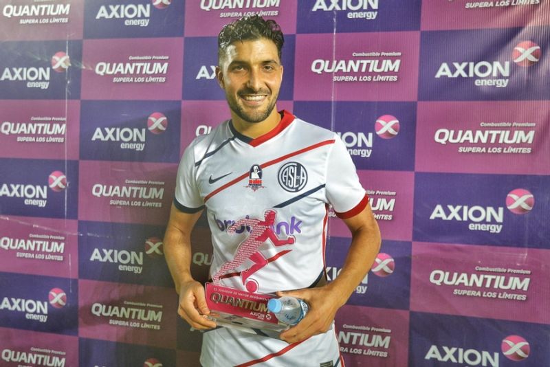 El campanense Nicolás Blandi convirtió por duplicado y alcanzó la decena de goles en la Copa Argentina