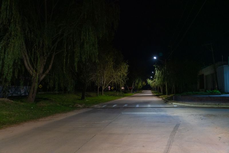 La colectora del barrio Los Pioneros, con más y mejor iluminación