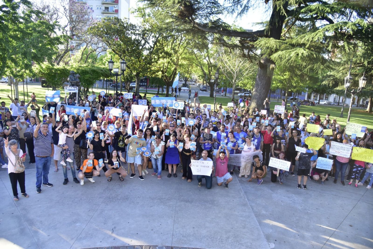 Manifestación en Campana en apoyo a Sergio Massa