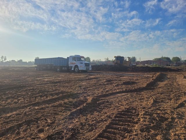 Comenzaron los trabajos para las tres nuevas canchas de fútbol en San Cayetano