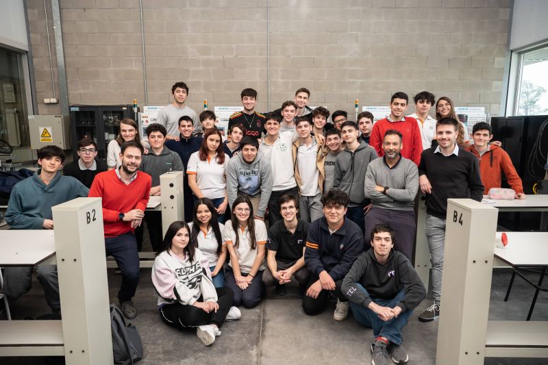 La ETRR y Fundación Siemens compartieron un encuentro tecnológico para estudiantes en Campana